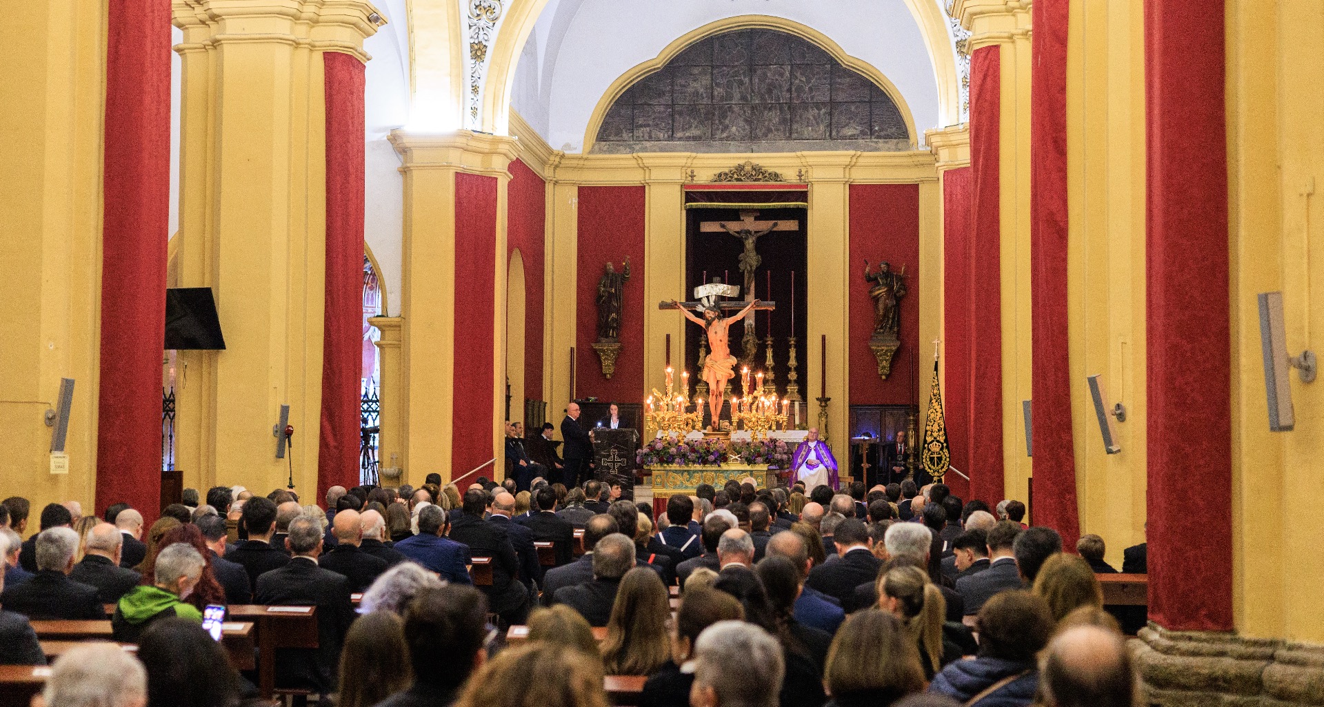 EL SANTÍSIMO CRISTO DE LA EXPIRACIÓN PRESIDE EL VÍA CRUCIS DE LAS HERMANDADES Y COFRADÍAS 